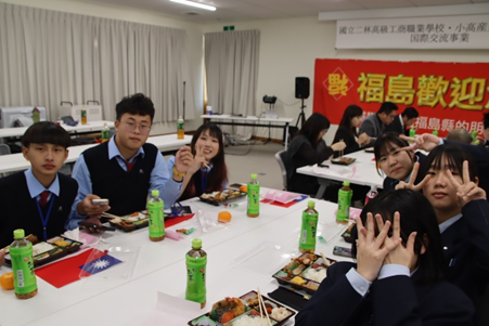 昼食休憩の様子