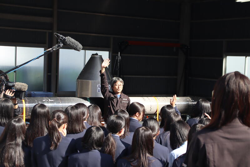 見学の様子（ビジネスパイオニアコース１年生）